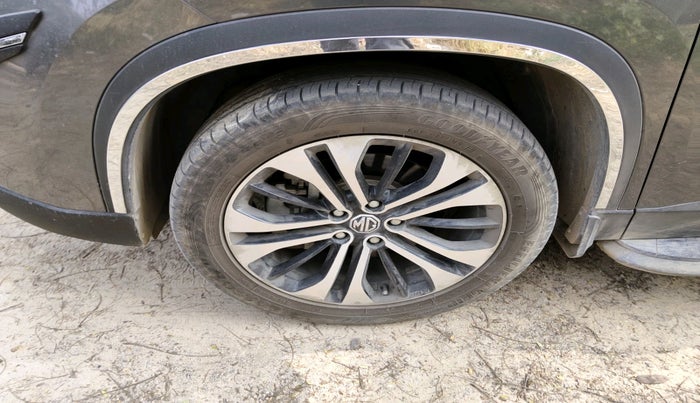 2022 MG HECTOR SHINE 1.5 PETROL TURBO MT, Petrol, Manual, 33,909 km, tyre