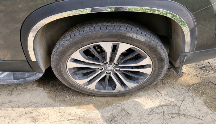 2022 MG HECTOR SHINE 1.5 PETROL TURBO MT, Petrol, Manual, 33,909 km, tyre