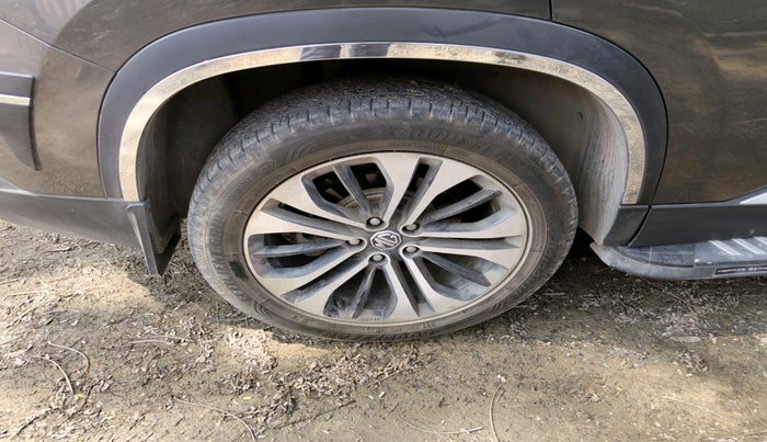 2022 MG HECTOR SHINE 1.5 PETROL TURBO MT, Petrol, Manual, 33,909 km, tyre