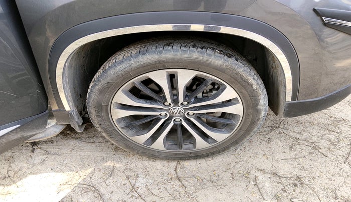 2022 MG HECTOR SHINE 1.5 PETROL TURBO MT, Petrol, Manual, 33,909 km, tyre