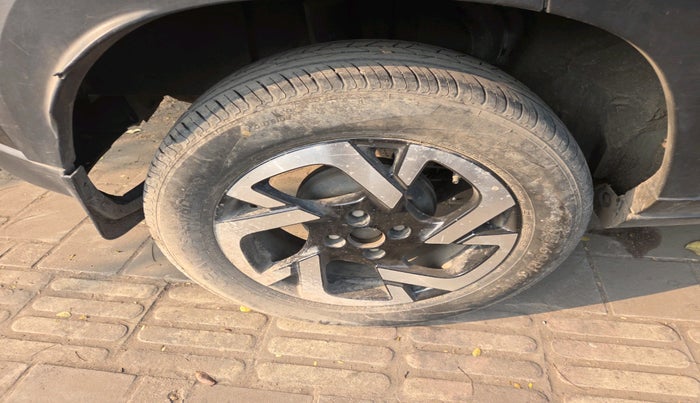 2022 Nissan MAGNITE XV MT, Petrol, Manual, 19,440 km, tyre