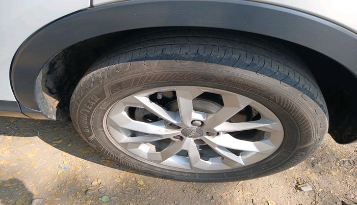 2017 Audi Q3 30 TDI Premium FWD, Diesel, Automatic, 1,12,952 km, tyre