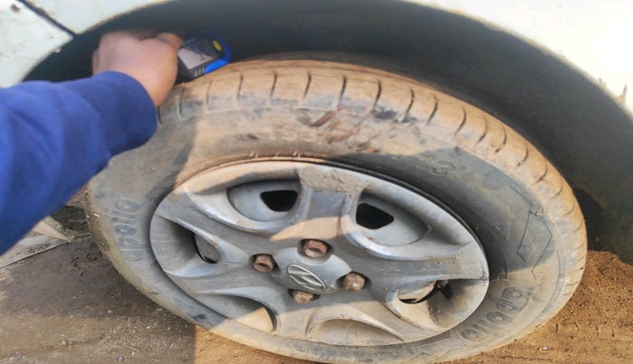 2013 Hyundai Santro Xing GLS, Petrol, Manual, 1,01,404 km, tyre