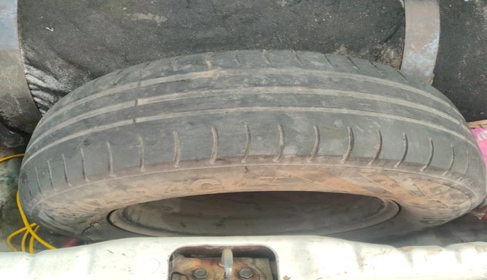 2014 Hyundai Eon ERA +, Petrol, Manual, 72,504 km, tyre