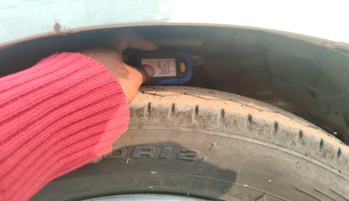 2014 Hyundai Eon ERA +, Petrol, Manual, 72,504 km, tyre