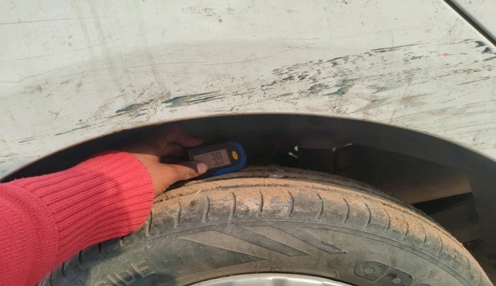 2014 Hyundai Eon ERA +, Petrol, Manual, 72,504 km, tyre