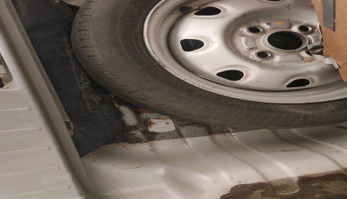 2011 Maruti Alto K10 LXI, Petrol, Manual, 1,20,000 km, tyre