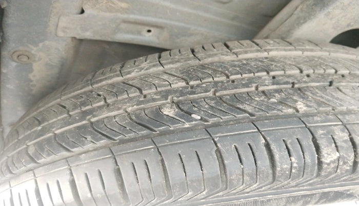 2017 Toyota Innova Crysta 2.4 ZX 7 STR, Diesel, Manual, 1,36,111 km, tyre