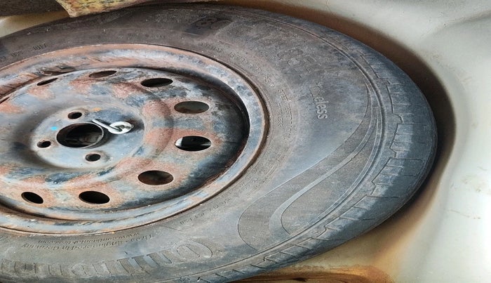 2017 Maruti Swift LXI, Petrol, Manual, 95,531 km, tyre