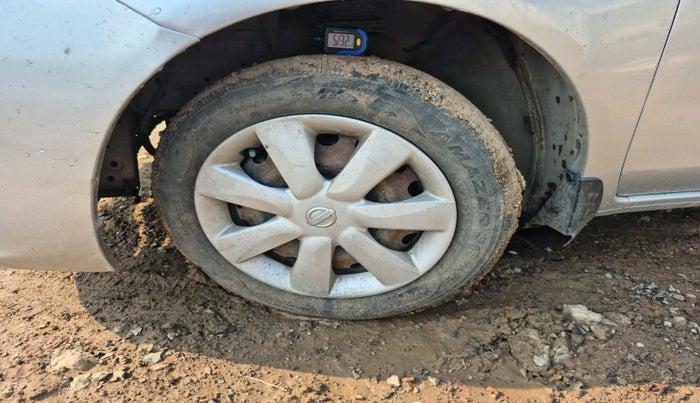 2011 Nissan Sunny XL, Petrol, Manual, 74,661 km, tyre