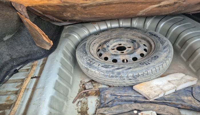 2011 Nissan Sunny XL, Petrol, Manual, 74,661 km, tyre