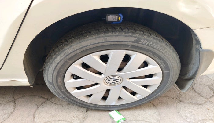 2015 Volkswagen Vento HIGHLINE PETROL AT, Petrol, Automatic, 1,20,345 km, tyre