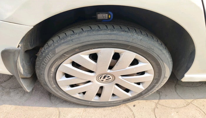 2015 Volkswagen Vento HIGHLINE PETROL AT, Petrol, Automatic, 1,20,345 km, tyre