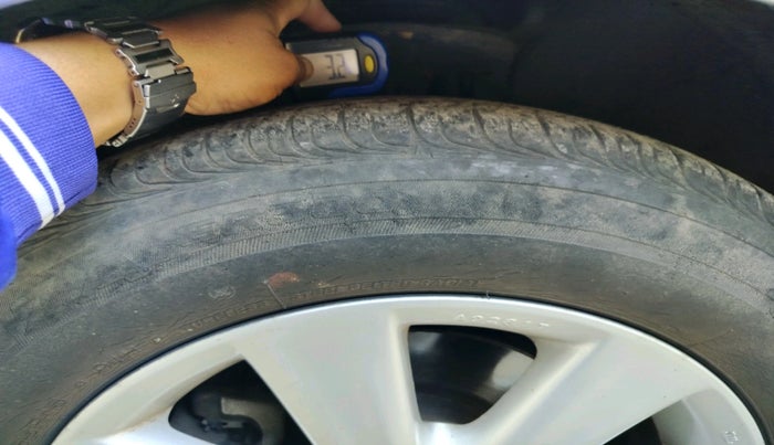 2011 Toyota Corolla Altis GL PETROL, Petrol, Manual, 63,077 km, tyre