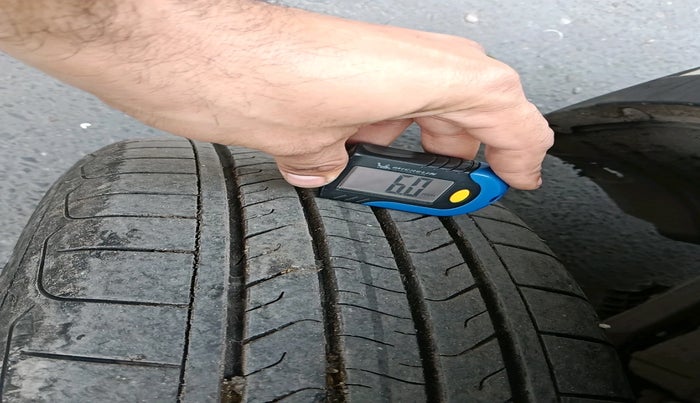 2019 Mahindra XUV300 W6 1.2 PETROL, Petrol, Manual, 38,377 km, tyre