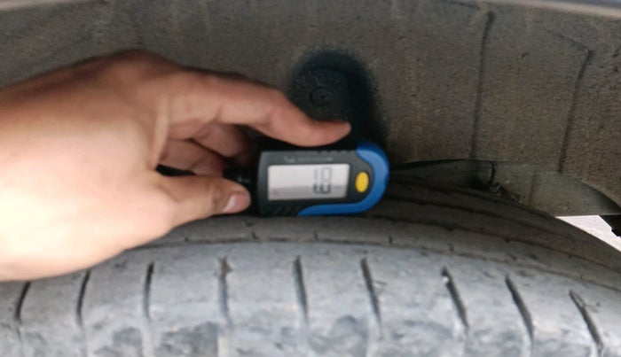 2019 Mahindra XUV300 W6 1.2 PETROL, Petrol, Manual, 38,377 km, tyre