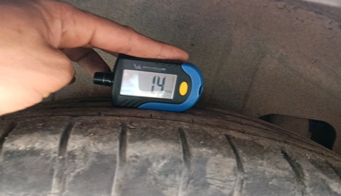 2019 Mahindra XUV300 W6 1.2 PETROL, Petrol, Manual, 38,377 km, tyre