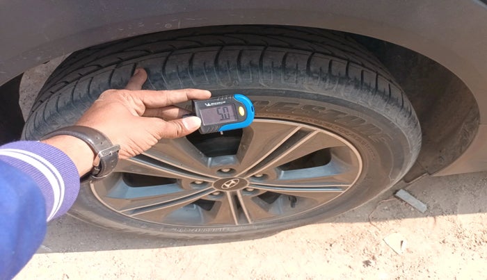 2017 Hyundai Creta SX (O) 1.6 DIESEL, Diesel, Manual, 1,01,408 km, tyre