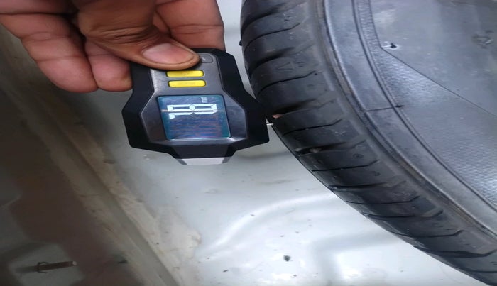 2017 Hyundai Verna 1.6 VTVT SX, Petrol, Manual, 91,774 km, tyre