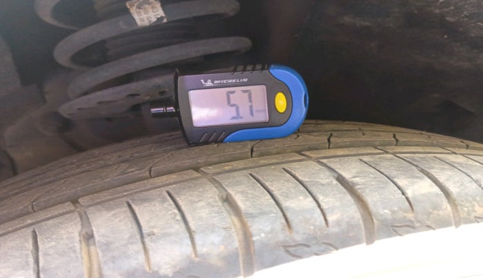 2023 Mahindra XUV700 AX 5 P MT 7 STR, Petrol, Manual, 27,968 km, tyre