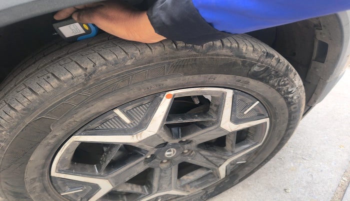 2023 Tata Safari ACCOMPLISHED PLUS 6 STR DUAL TONE AT, Diesel, Automatic, 77,542 km, tyre