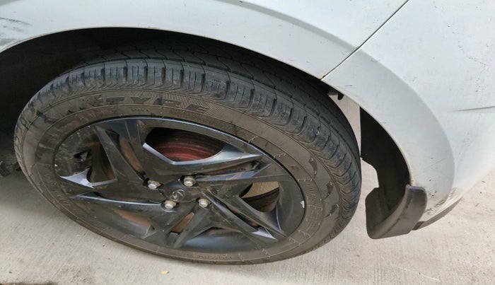 2021 Hyundai NEW I20 SPORTZ 1.2 MT, Petrol, Manual, 1,15,122 km, tyre