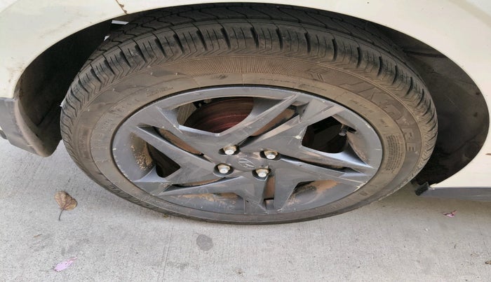 2021 Hyundai NEW I20 SPORTZ 1.2 MT, Petrol, Manual, 1,15,122 km, tyre