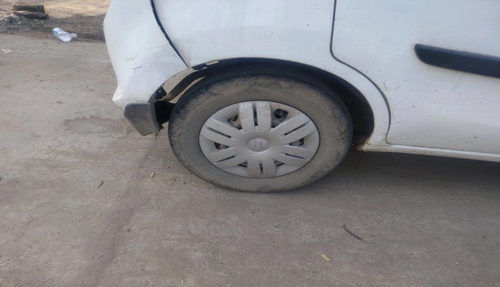 2014 Maruti Alto 800 LXI, Petrol, Manual, 1,00,795 km, tyre