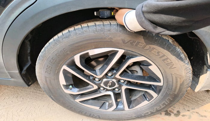 2022 KIA CARENS LUXURY PLUS 1.5 DIESEL AT 7 STR, Diesel, Automatic, 67,953 km, tyre