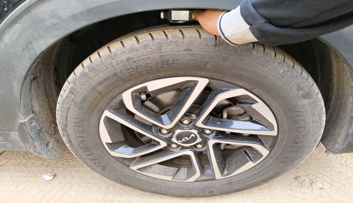 2022 KIA CARENS LUXURY PLUS 1.5 DIESEL AT 7 STR, Diesel, Automatic, 67,953 km, tyre