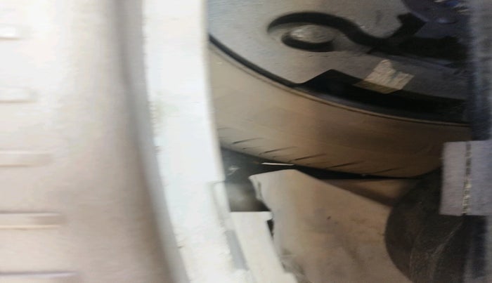 2020 Mahindra XUV300 W8 (O) 1.2 PETROL, Petrol, Manual, 87,599 km, tyre