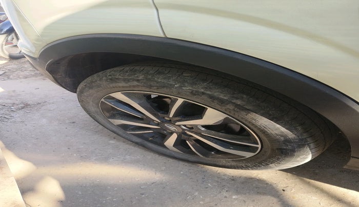 2020 Mahindra XUV300 W8 (O) 1.2 PETROL, Petrol, Manual, 87,599 km, tyre