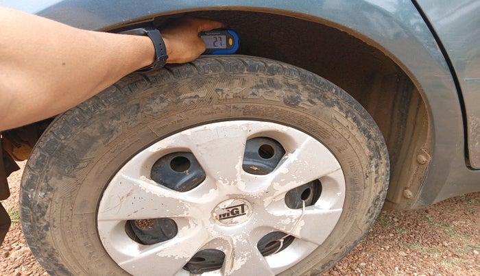 2011 Maruti Swift VXI, Petrol, Manual, 1,13,699 km, tyre