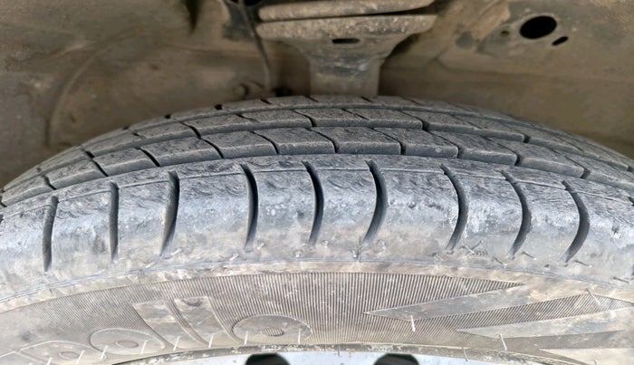 2013 Maruti Wagon R 1.0 LXI CNG, Petrol, Manual, 1,31,457 km, tyre