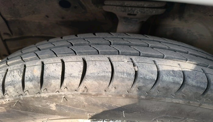 2013 Maruti Wagon R 1.0 LXI CNG, Petrol, Manual, 1,31,457 km, tyre