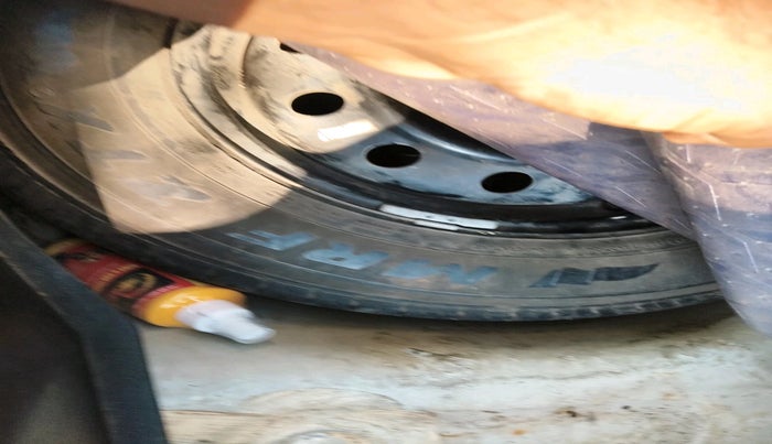 2015 Maruti Swift Dzire VXI, Petrol, Manual, 82,788 km, tyre