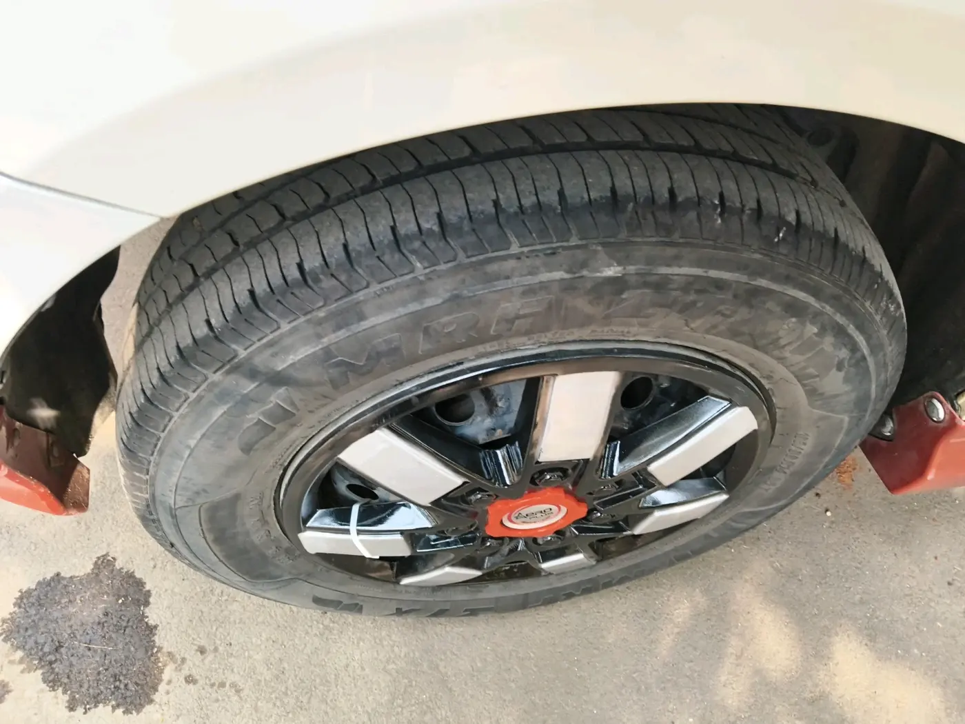 2015 Maruti Swift Dzire VXI, Petrol, Manual, 82,790 km, tyre