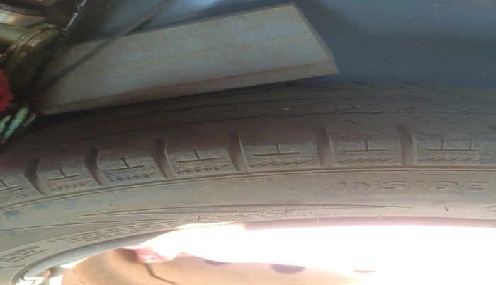 2018 Hyundai Eon MAGNA +, Petrol, Manual, 45,256 km, tyre