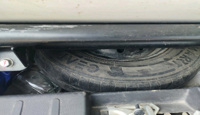 2022 Maruti Alto LXI OPT CNG, Petrol, Manual, 60,394 km, tyre