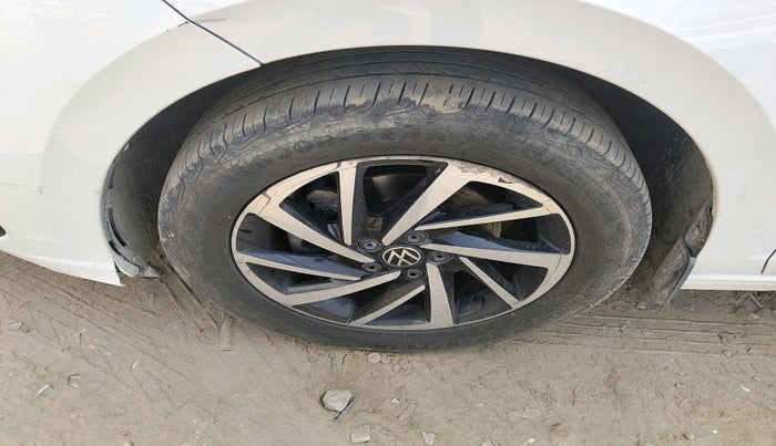 2022 Volkswagen VIRTUS TOPLINE TSI 1.0 MT, Petrol, Manual, 87,177 km, tyre