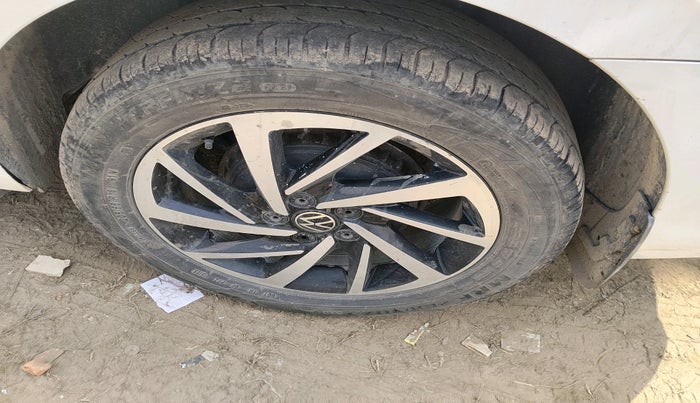 2022 Volkswagen VIRTUS TOPLINE TSI 1.0 MT, Petrol, Manual, 87,177 km, tyre