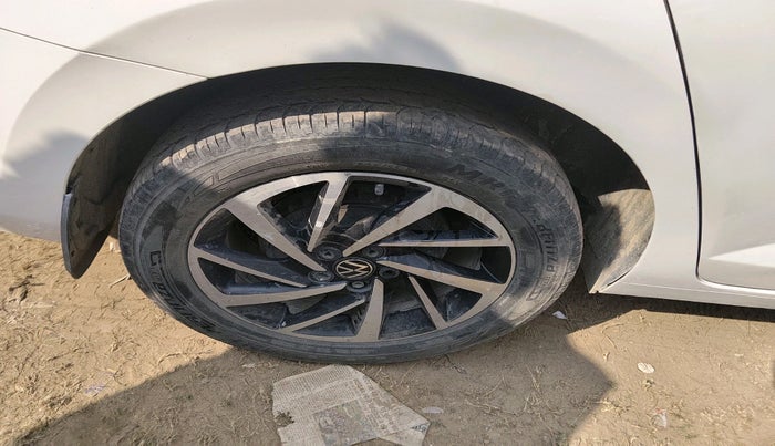 2022 Volkswagen VIRTUS TOPLINE TSI 1.0 MT, Petrol, Manual, 87,177 km, tyre