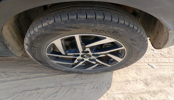 2024 Mahindra XUV 3XO AX5 1.5 Turbo Diesel, Diesel, Manual, 36,612 km, tyre