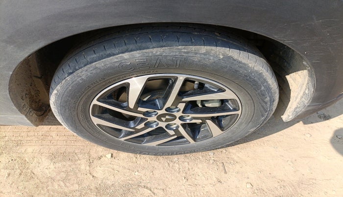 2024 Mahindra XUV 3XO AX5 1.5 Turbo Diesel, Diesel, Manual, 36,612 km, tyre