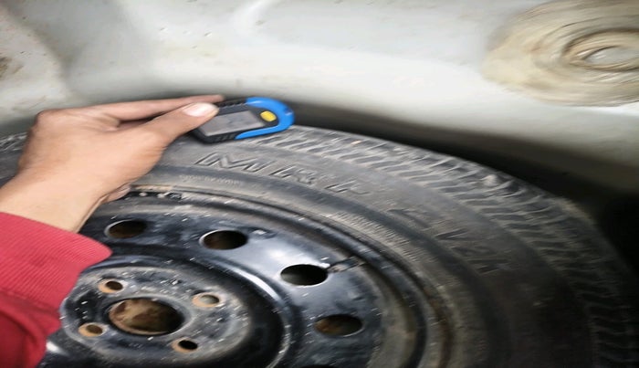 2011 Maruti Swift LXI, Petrol, Manual, 75,236 km, tyre