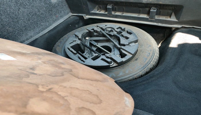 2015 Volkswagen Polo HIGHLINE1.2L, Petrol, Manual, 70,056 km, tyre