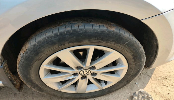 2015 Volkswagen Polo HIGHLINE1.2L, Petrol, Manual, 70,056 km, tyre