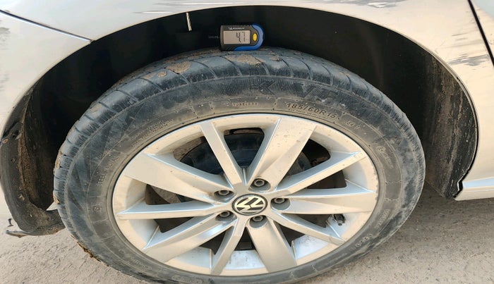 2015 Volkswagen Polo HIGHLINE1.2L, Petrol, Manual, 70,056 km, tyre