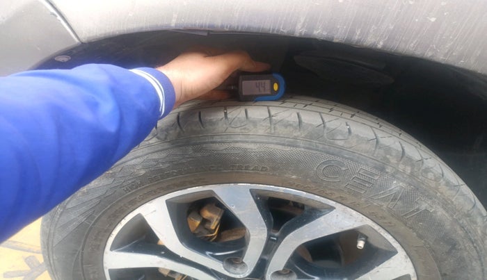 2016 Nissan Terrano XL (D), Diesel, Manual, 2,11,446 km, tyre