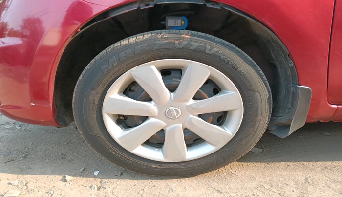 2016 Nissan Micra Active XV, Petrol, Manual, 67,823 km, tyre